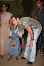 Salman Khan meets special kids at Veer Screening in Fun Republic, Mumbai on 22nd Jan 2010 (15).JPG
